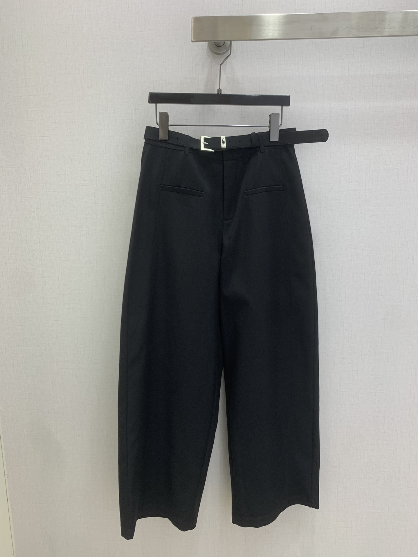 NO:795303,Highly recommended 26 early spring new style belted scimitar wide-leg trousers, Raff scimitar wide-leg trousers with belt, customized fabric, workmanship quality depends on the details, two colors, SMLXL code, high quality ABC,,19860909强烈推荐 26早春新款 腰带弯刀阔腿长裤 拉夫弯刀阔腿西裤 配腰带 定制面料 做工品质看细节 两个色 SMLXL码 高品质ABC,,,Women's clothing