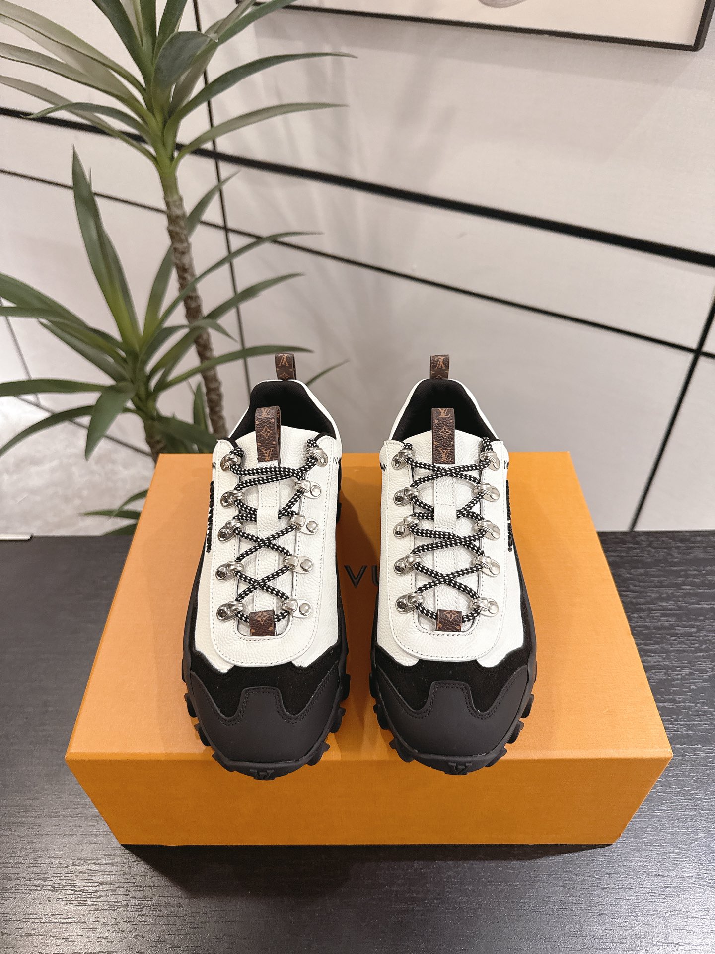 NO:787680,Men's and women's sneakers, purchased original and made 1:1, LV Rush  Women's size 35-40 (34*41*42 custom-made, non-refundable and non-exchangeable) Welcome to sell [fist], casual shoes/sports shoes, louis vuitton, louis vuitton, sneakers as shown above19860909男女款运动鞋,购买原版1比1制作, LV Rush Xplorer 运动鞋为科技网格融入正绒面革饰边.厚实而不失轻盈的外底与科技鞋带实现运动型格与舒适度及功能性的兼收并蓄.侧面橡胶路易威登标识与 Monogram 帆布后袢带完善整体. 男款40-45（46*38*39*订做不退不换） 女款35-40（34*41*42订做不退不换） 欢迎上图大卖[抱拳],休闲鞋/运动鞋,louis vuitton,louis vuitton,sneakers,Women's Shoes