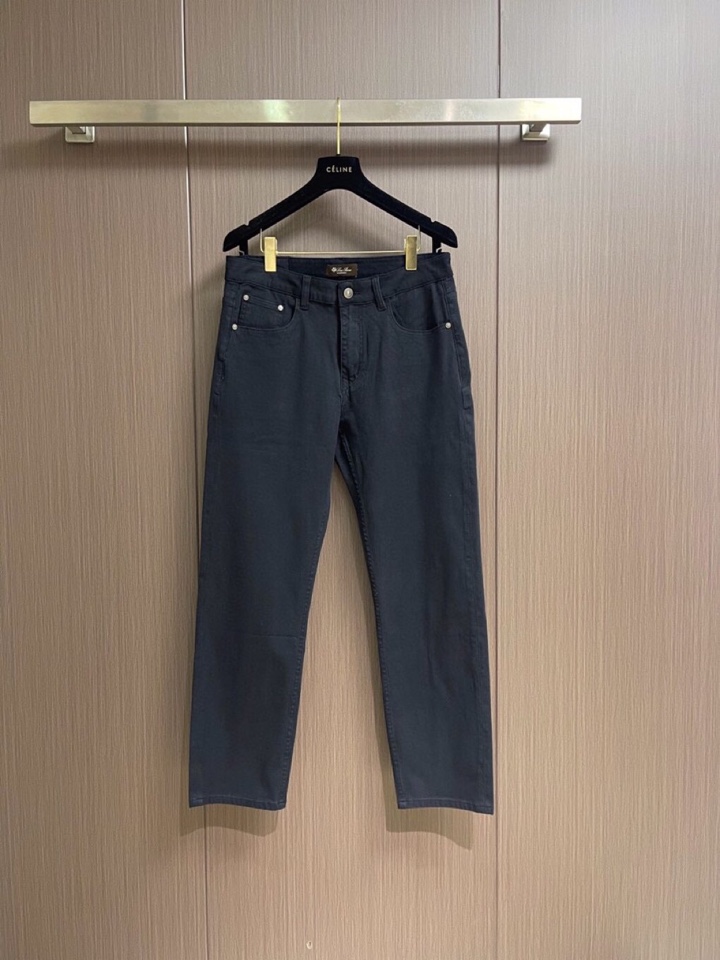 loro Piana 诺悠翩雅loro Piana 水洗牛仔裤 肉眼可见的利落裁剪，直筒修身款裤型！10