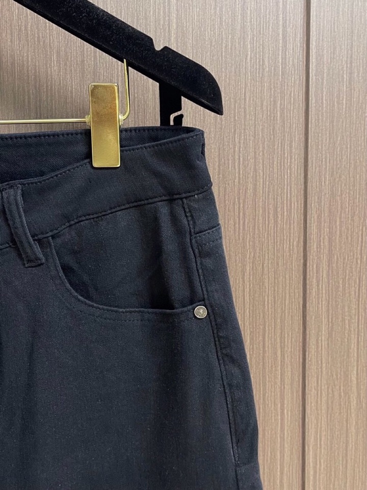 loro Piana 诺悠翩雅loro Piana 水洗牛仔裤 肉眼可见的利落裁剪，直筒修身款裤型！10