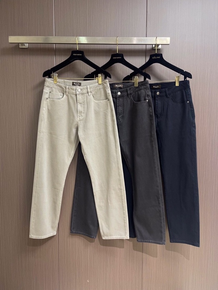 loro Piana 诺悠翩雅loro Piana 水洗牛仔裤 肉眼可见的利落裁剪，直筒修身款裤型！10