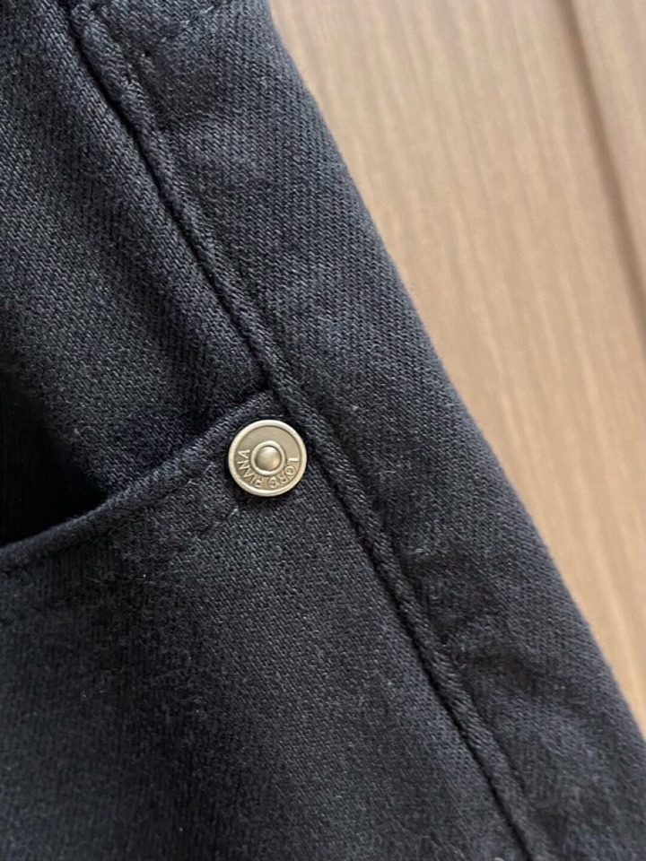 loro Piana 诺悠翩雅loro Piana 水洗牛仔裤 肉眼可见的利落裁剪，直筒修身款裤型！10