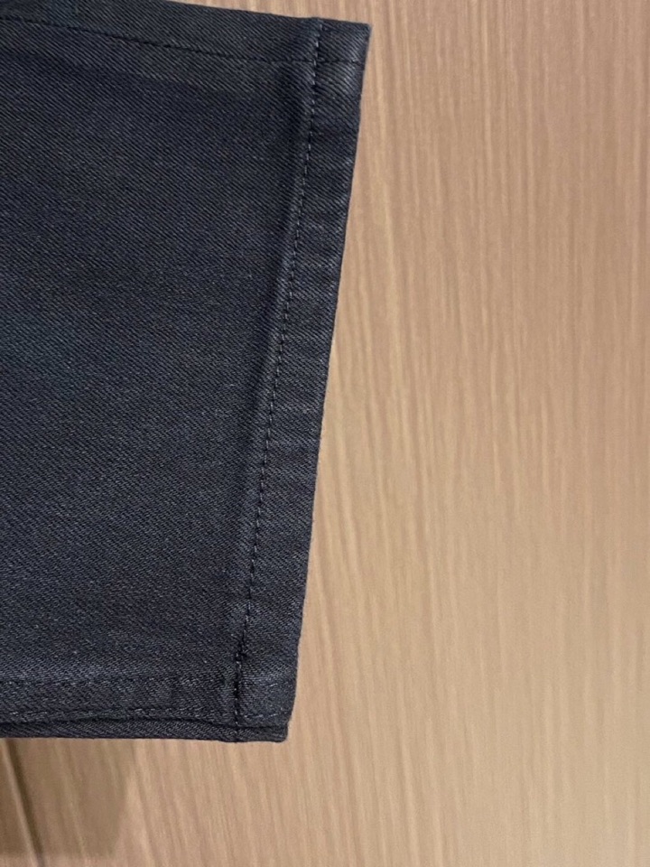 loro Piana 诺悠翩雅loro Piana 水洗牛仔裤 肉眼可见的利落裁剪，直筒修身款裤型！10