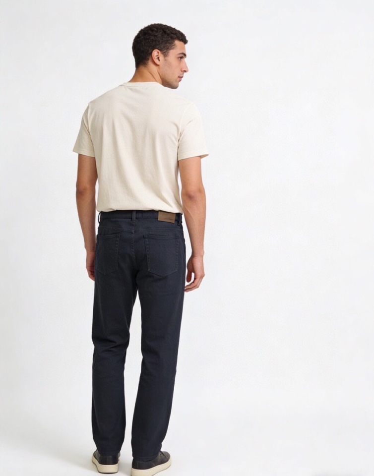 loro Piana 诺悠翩雅loro Piana 水洗牛仔裤 肉眼可见的利落裁剪，直筒修身款裤型！10