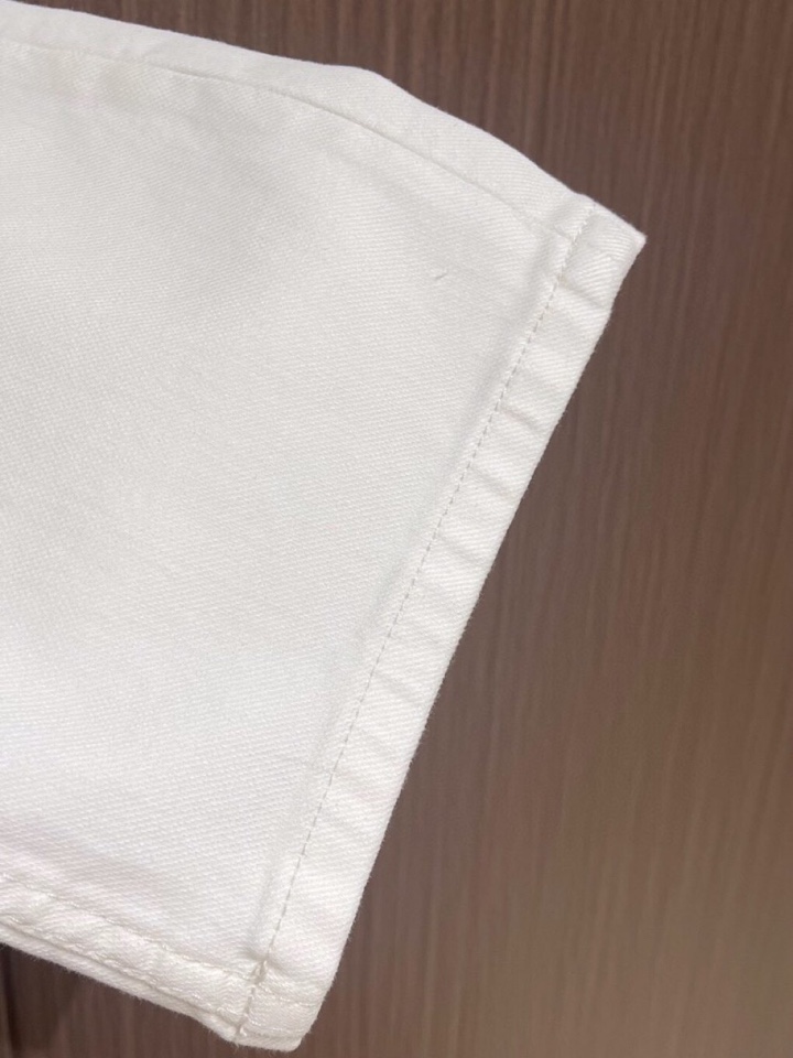 loro Piana 诺悠翩雅loro Piana 水洗牛仔裤 肉眼可见的利落裁剪，直筒修身款裤型！10
