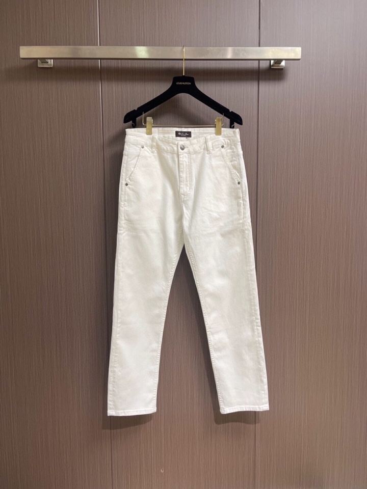 loro Piana 诺悠翩雅loro Piana 水洗牛仔裤 肉眼可见的利落裁剪，直筒修身款裤型！10