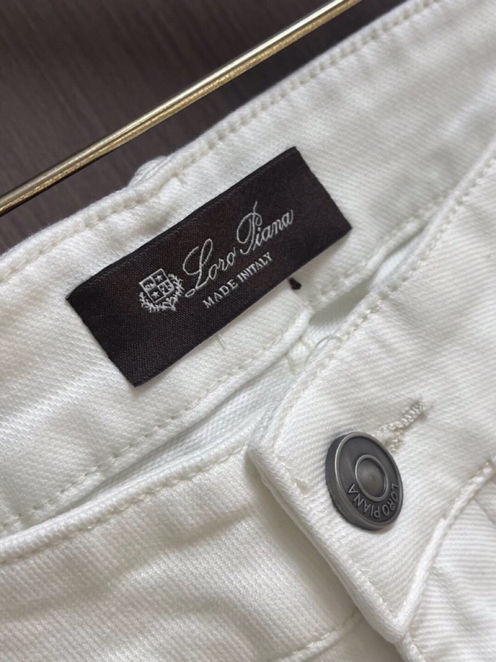 loro Piana 诺悠翩雅loro Piana 水洗牛仔裤 肉眼可见的利落裁剪，直筒修身款裤型！10
