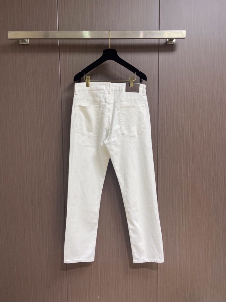 loro Piana 诺悠翩雅loro Piana 水洗牛仔裤 肉眼可见的利落裁剪，直筒修身款裤型！10