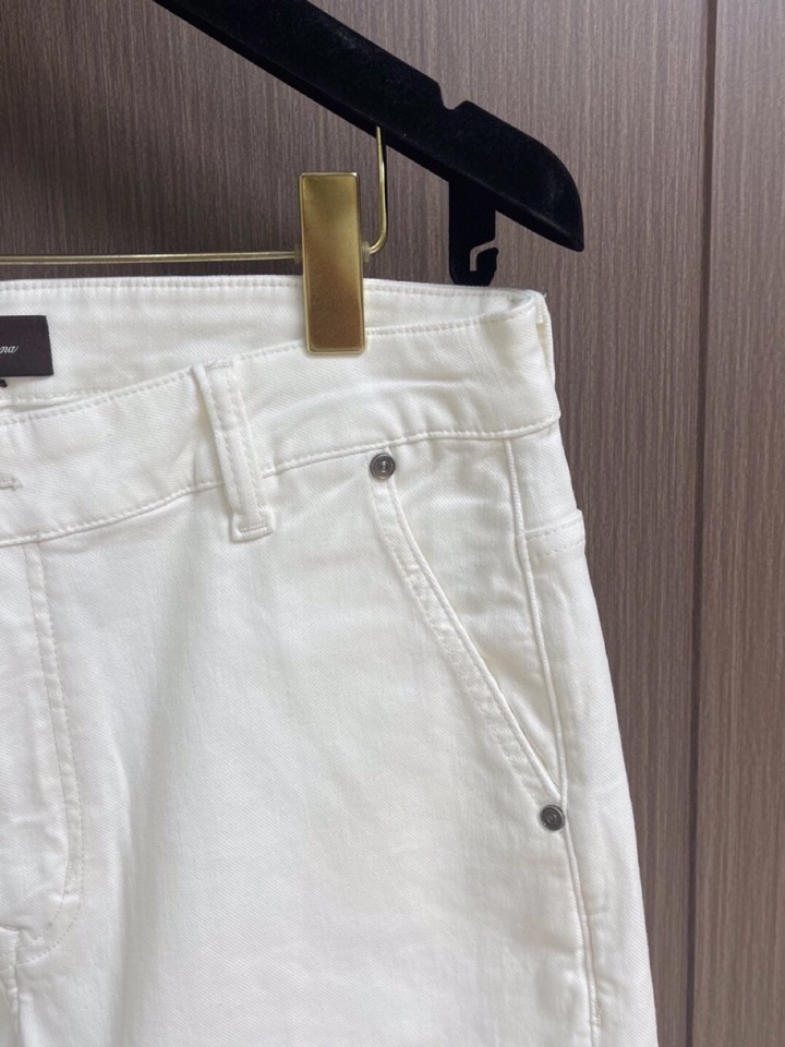 loro Piana 诺悠翩雅loro Piana 水洗牛仔裤 肉眼可见的利落裁剪，直筒修身款裤型！10