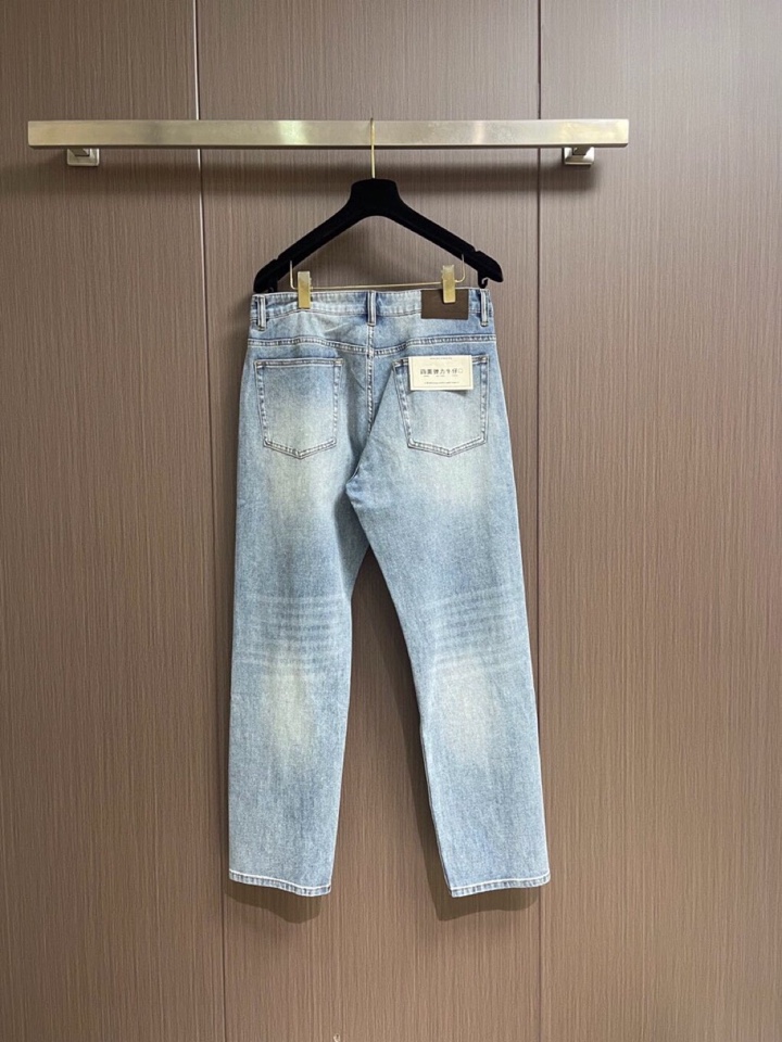 loro Piana 诺悠翩雅loro Piana 经典水洗牛仔裤，后腰皮革标牌，品牌感满满！直筒版型，