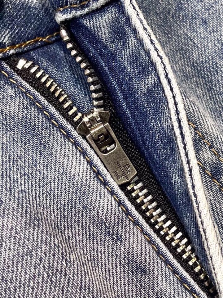 loro Piana 诺悠翩雅loro Piana 经典水洗牛仔裤，后腰皮革标牌，品牌感满满！直筒版型，