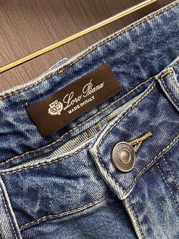 loro Piana 诺悠翩雅loro Piana 水洗牛仔裤 肉眼可见的利落裁剪，直筒修身款裤型！10