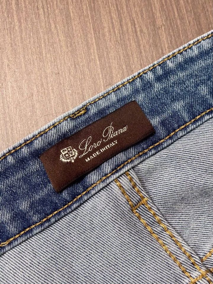 loro Piana 诺悠翩雅loro Piana 水洗牛仔裤 肉眼可见的利落裁剪，直筒修身款裤型！10