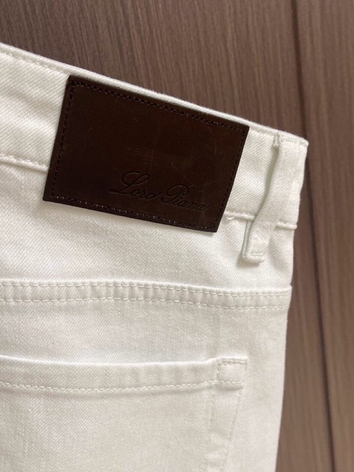 loro Piana 诺悠翩雅loro Piana ss新款牛仔裤，好穿不挑身材，在搭配上没有太多的限制
