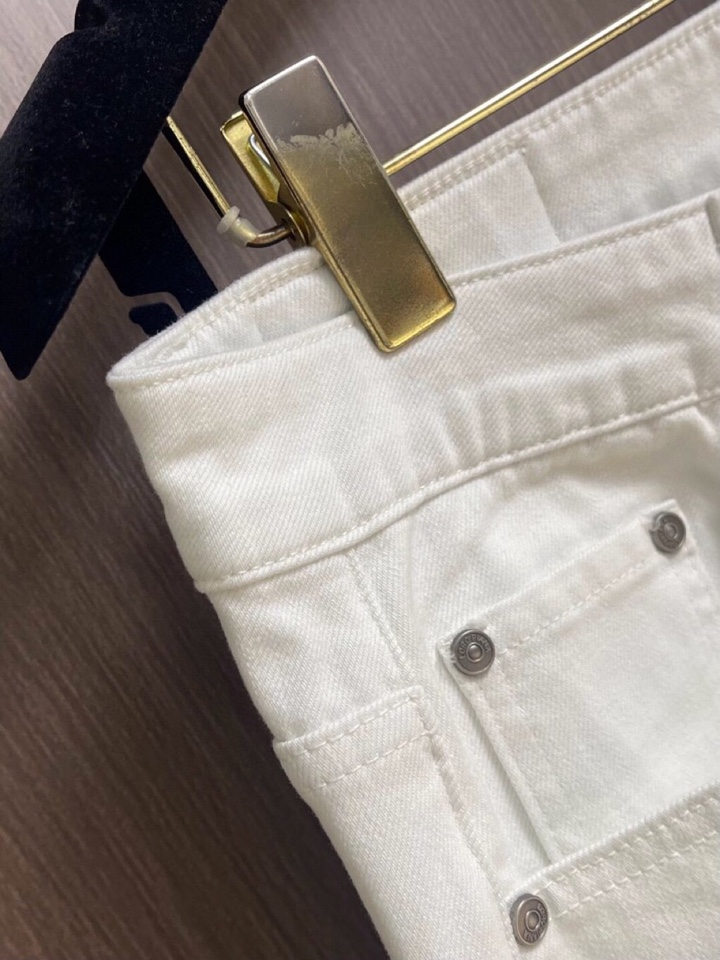 loro Piana 诺悠翩雅loro Piana ss新款牛仔裤，好穿不挑身材，在搭配上没有太多的限制