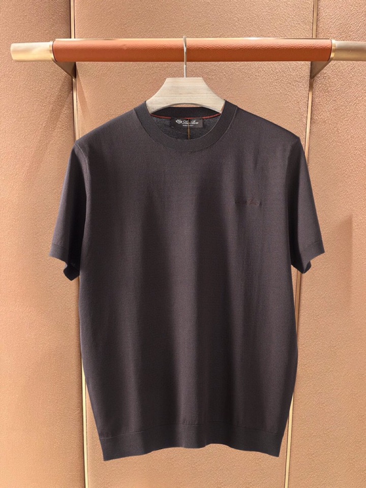 loro Piana 诺悠翩雅loro Piana 新款短袖圆领T恤针织上衣，精选优质面料，手感细腻柔软
