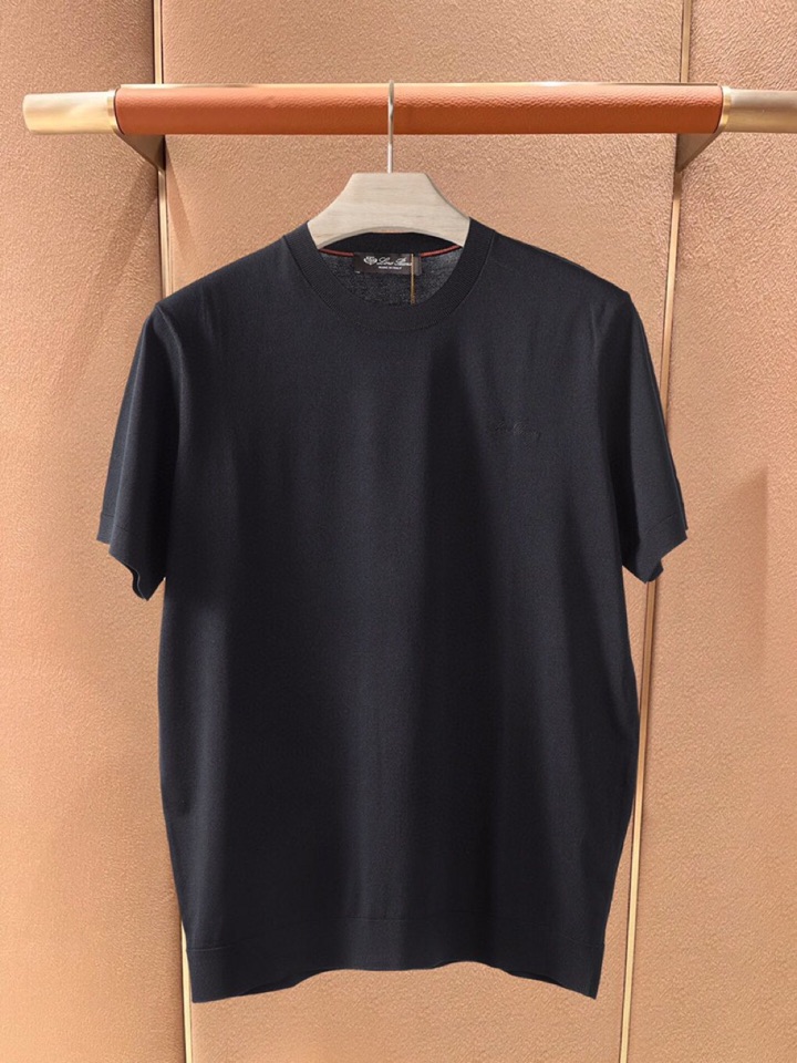 loro Piana 诺悠翩雅loro Piana 新款短袖圆领T恤针织上衣，精选优质面料，手感细腻柔软
