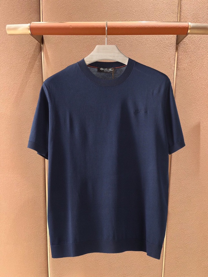 loro Piana 诺悠翩雅loro Piana 新款短袖圆领T恤针织上衣，精选优质面料，手感细腻柔软