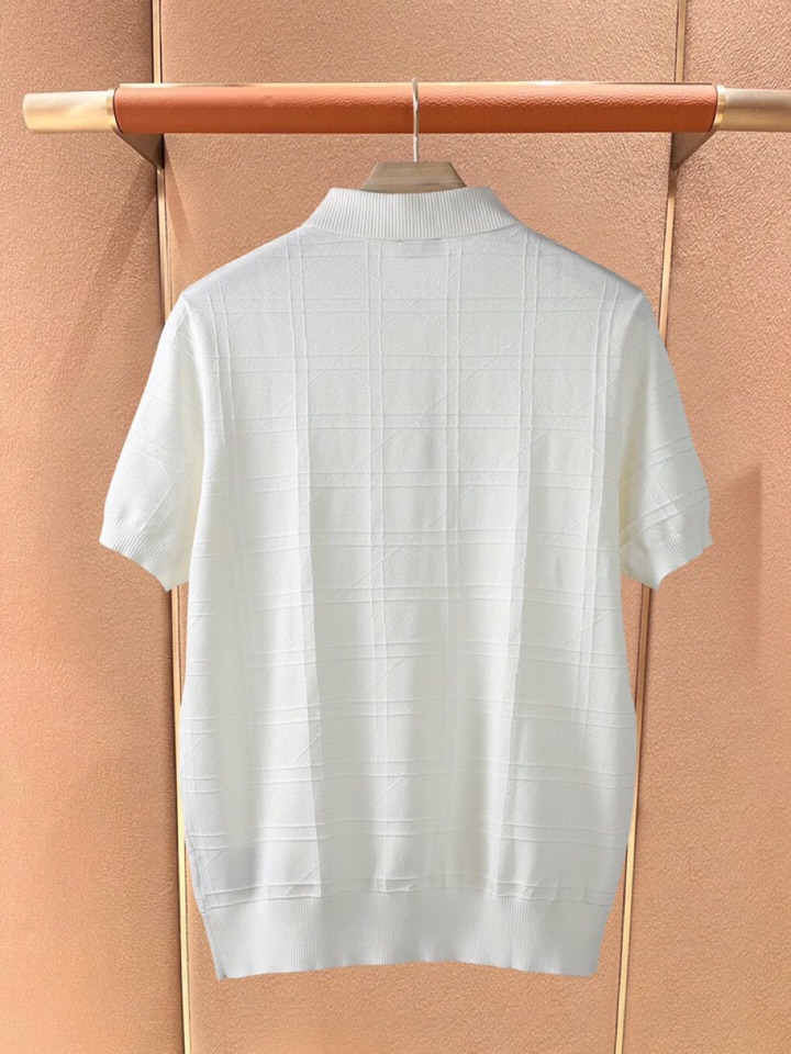Dior 迪奥超级爆款推荐，春夏新品男装系列爆款翻领针织衫，手感非常柔软细腻，透气性强，经过设计重新演绎