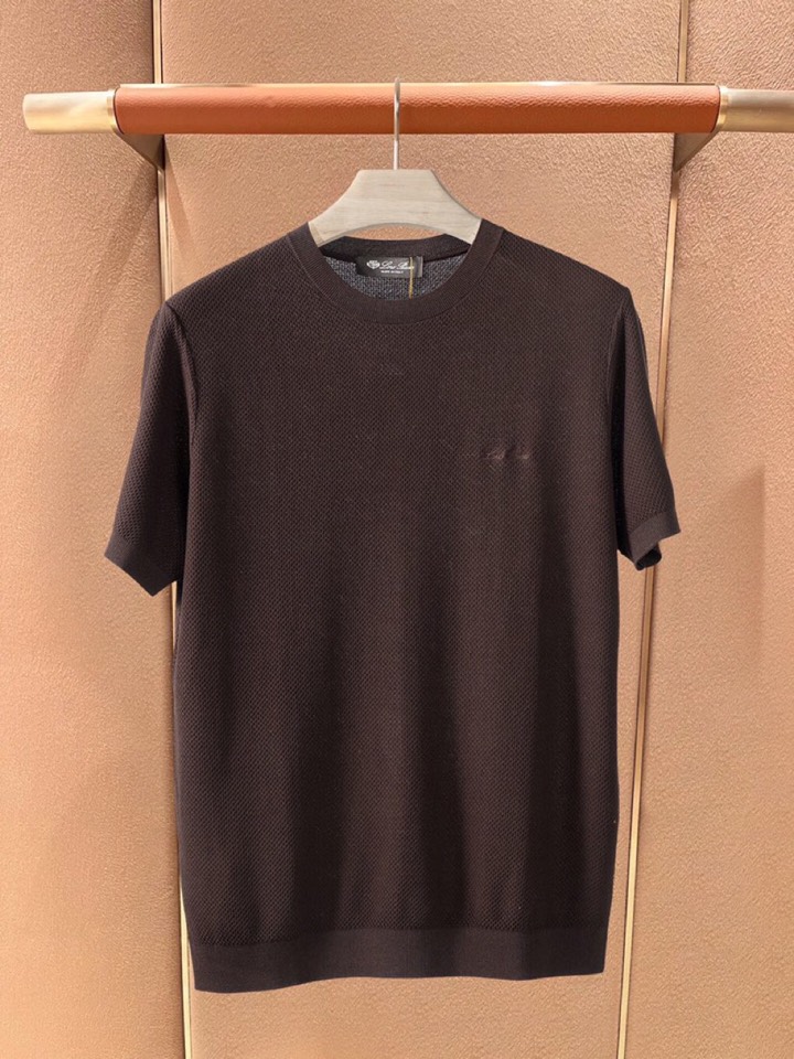 loro Piana 诺悠翩雅loro Piana 新款短袖圆领T恤针织上衣，精选优质面料，手感细腻柔软
