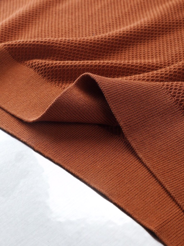 loro Piana 诺悠翩雅loro Piana 新款短袖圆领T恤针织上衣，精选优质面料，手感细腻柔软