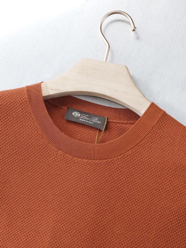 loro Piana 诺悠翩雅loro Piana 新款短袖圆领T恤针织上衣，精选优质面料，手感细腻柔软
