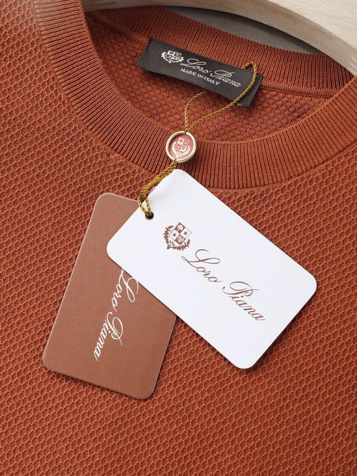 loro Piana 诺悠翩雅loro Piana 新款短袖圆领T恤针织上衣，精选优质面料，手感细腻柔软
