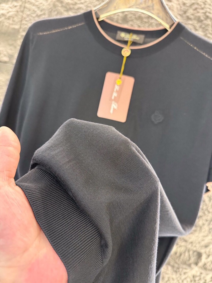 loro Piana 诺悠翩雅 loro Piana ss 早春新品\n男士(天丝+桑蚕丝)混纺圆领毛衣