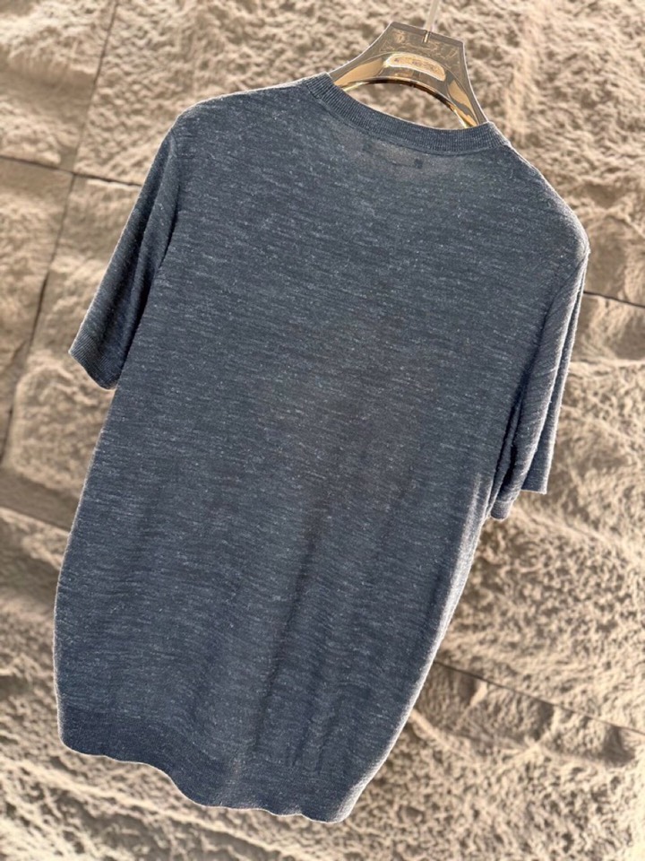 loro Piana 诺悠翩雅loro Pianass 早春新品\nTori男士短袖圆领T恤针织衫，亚麻