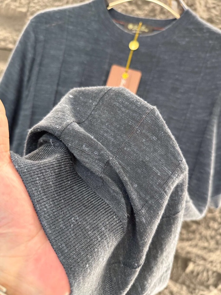 loro Piana 诺悠翩雅loro Pianass 早春新品\nTori男士短袖圆领T恤针织衫，亚麻