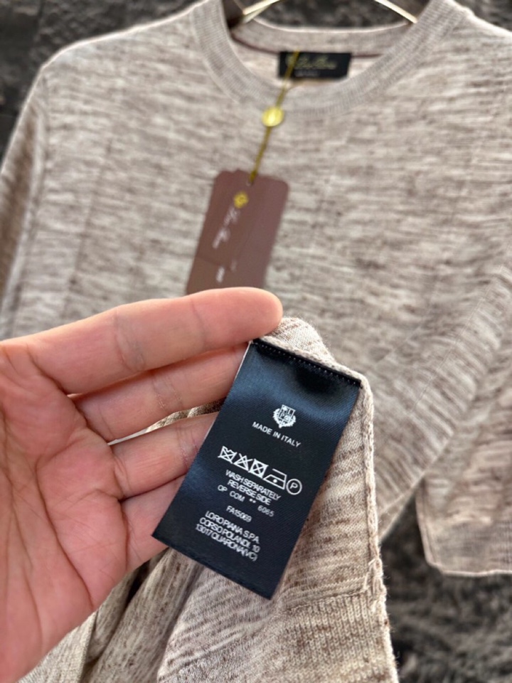 loro Piana 诺悠翩雅loro Pianass 早春新品\nTori男士短袖圆领T恤针织衫，亚麻