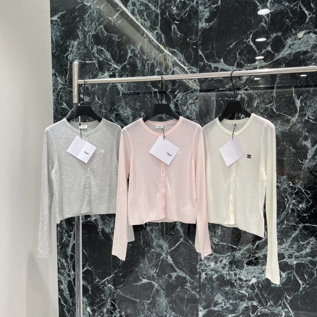 NO:778056,The highest version on the market, the girl inspects the goods, trims the three marks on the threads, and delivers the goods. You can send pictures and videos. If you want quality and service, please add me on WeChat. We will not accept urgent orders. Ce 26 new spring and summer hollow knitted cardigan. Round neck + front button design. It is very easy to put on and take off. The brand embroidery on the left chest is very recognizable. The vertical stripe texture adds a sense of layering. The micro-perspective design is fashionable and practical. It can be easily used for commuting and leisure.  Wardrobe essentials! Three colors SML, Celine-clothing, celine,19860909市面最高版本小妹验货、修剪线头上三标、发货可发图及拍视频,要品质要服务的加我微信,不接急单. Ce 26春夏新款 镂空针织开衫 圆领+正面纽扣设计 穿脱超方便 左胸品牌刺绣超有辨识度 竖条纹理让层次感满满,微透视设计时髦又实用 通勤 休闲都能轻松驾驭 衣橱必备!三个色SML,赛琳-服装,celine,,Women's clothing