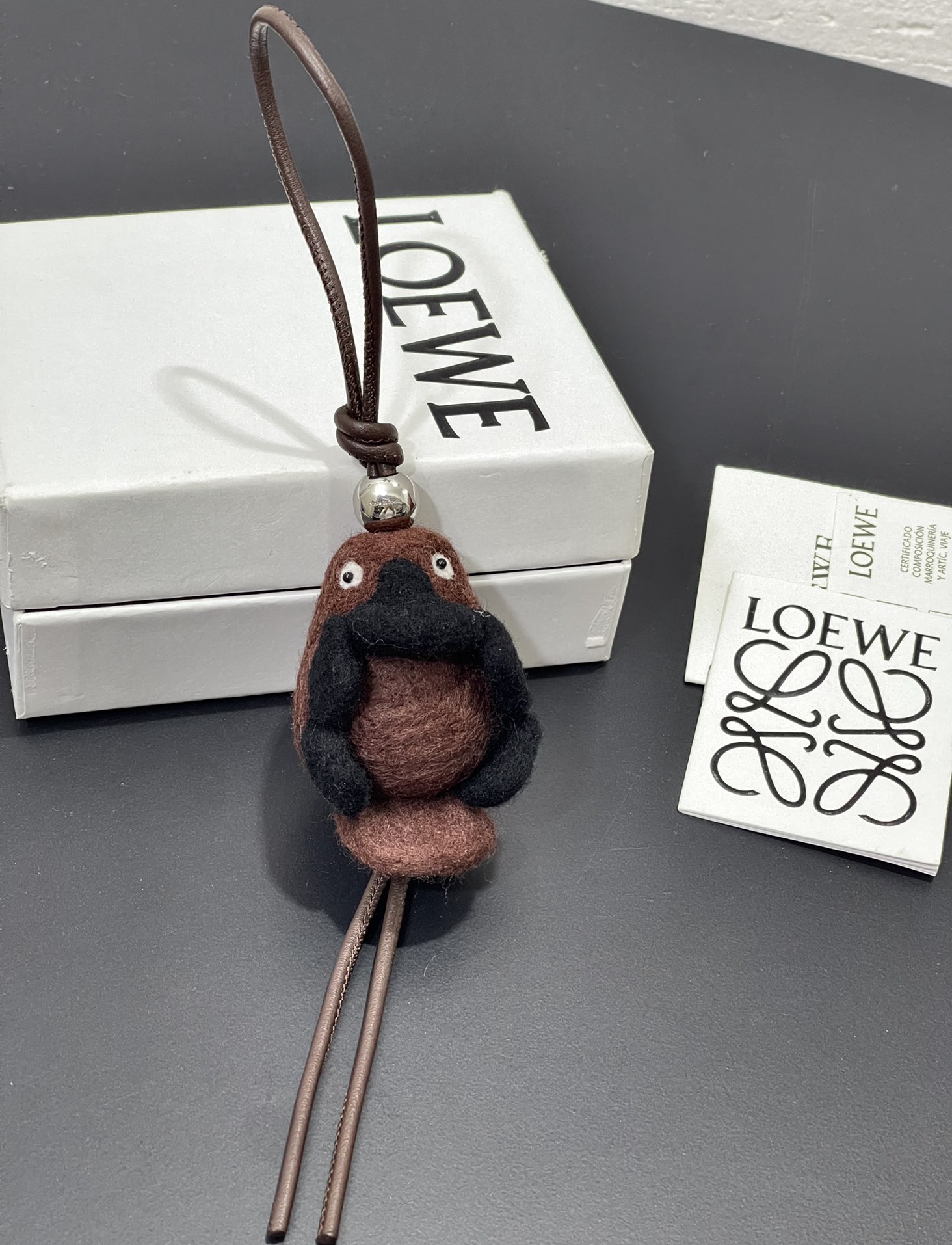 NO:763669,The platypus felt pendant is made of felt material, purely handmade, which is time-consuming and labor-intensive. It can be matched with any bag and is very versatile. Note that each one is unique and cannot be guaranteed to be exactly the same. Perfectionists please do not disturb, Loewe wallet, loewe, wallets19860909鸭嘴兽毛毡挂件 采用毛毡材料、 纯手工制作, 费时费工费材料重工 可搭配任何包包、 巨百搭 注意 每只都是独一无二、 无法保证每个都一模一样的完美主义者请勿扰,罗意威钱包,loewe,wallets,欧美剧