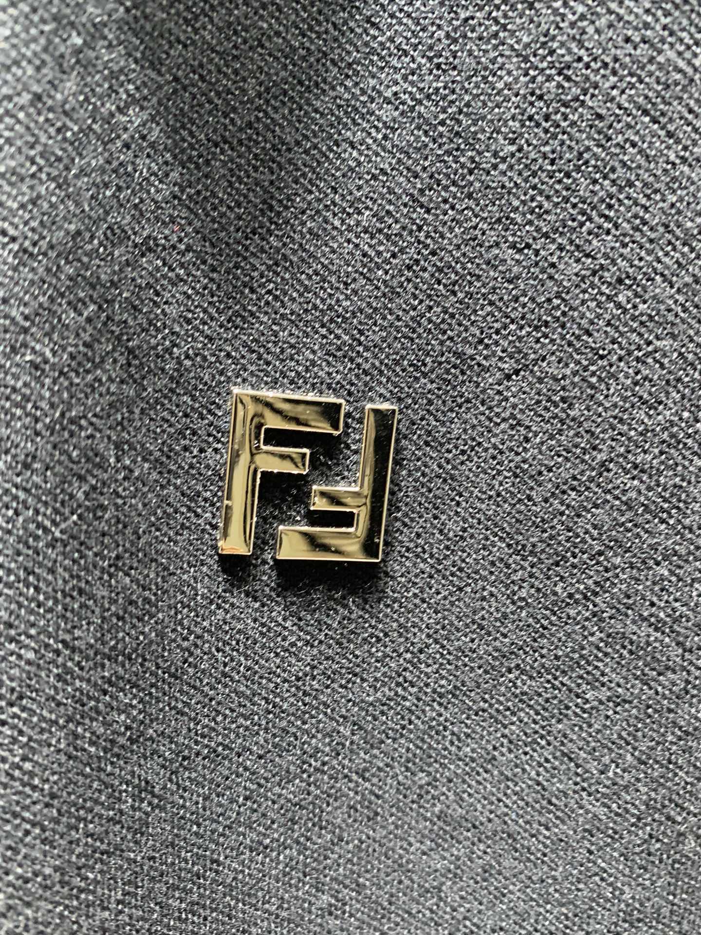 Fendi 不退换 Fendi 金属FF徽标Polo衫