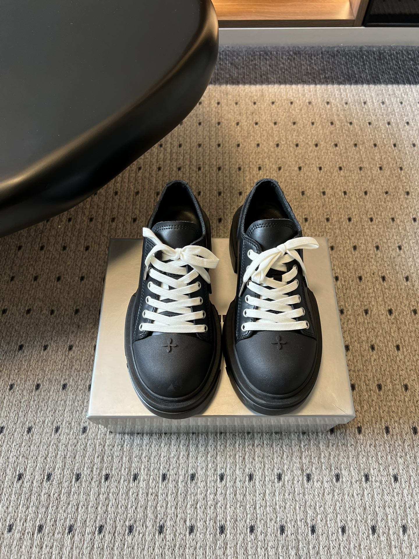 SMF*26ss早春新款松糕厚底鞋小个子的显高神器！简约大气的鞋型+厚底设计，悄悄增高5cm+，秒变大长