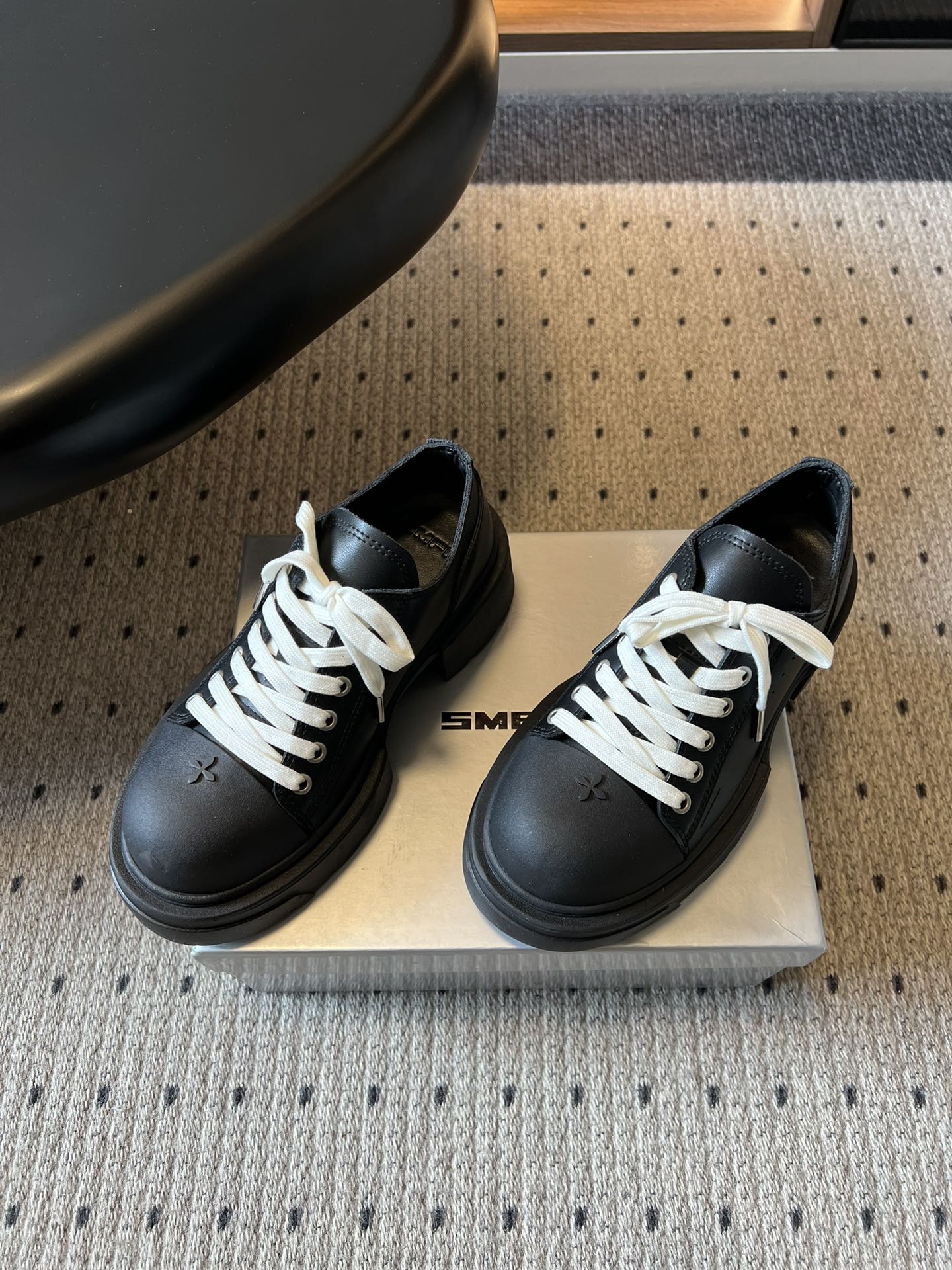 SMF*26ss早春新款松糕厚底鞋小个子的显高神器！简约大气的鞋型+厚底设计，悄悄增高5cm+，秒变大长