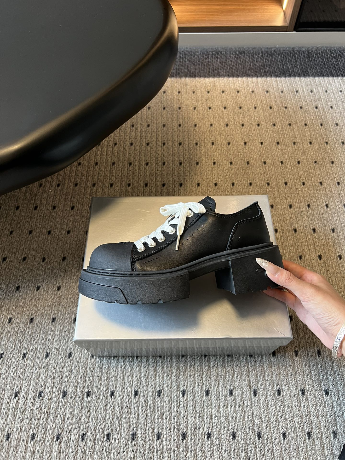 SMF*26ss早春新款松糕厚底鞋小个子的显高神器！简约大气的鞋型+厚底设计，悄悄增高5cm+，秒变大长