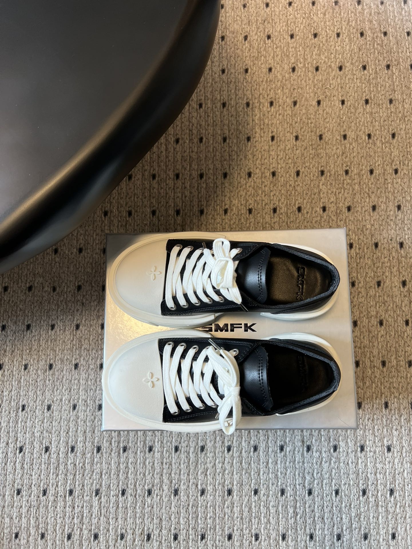 SMF*26ss早春新款松糕厚底鞋小个子的显高神器！简约大气的鞋型+厚底设计，悄悄增高5cm+，秒变大长