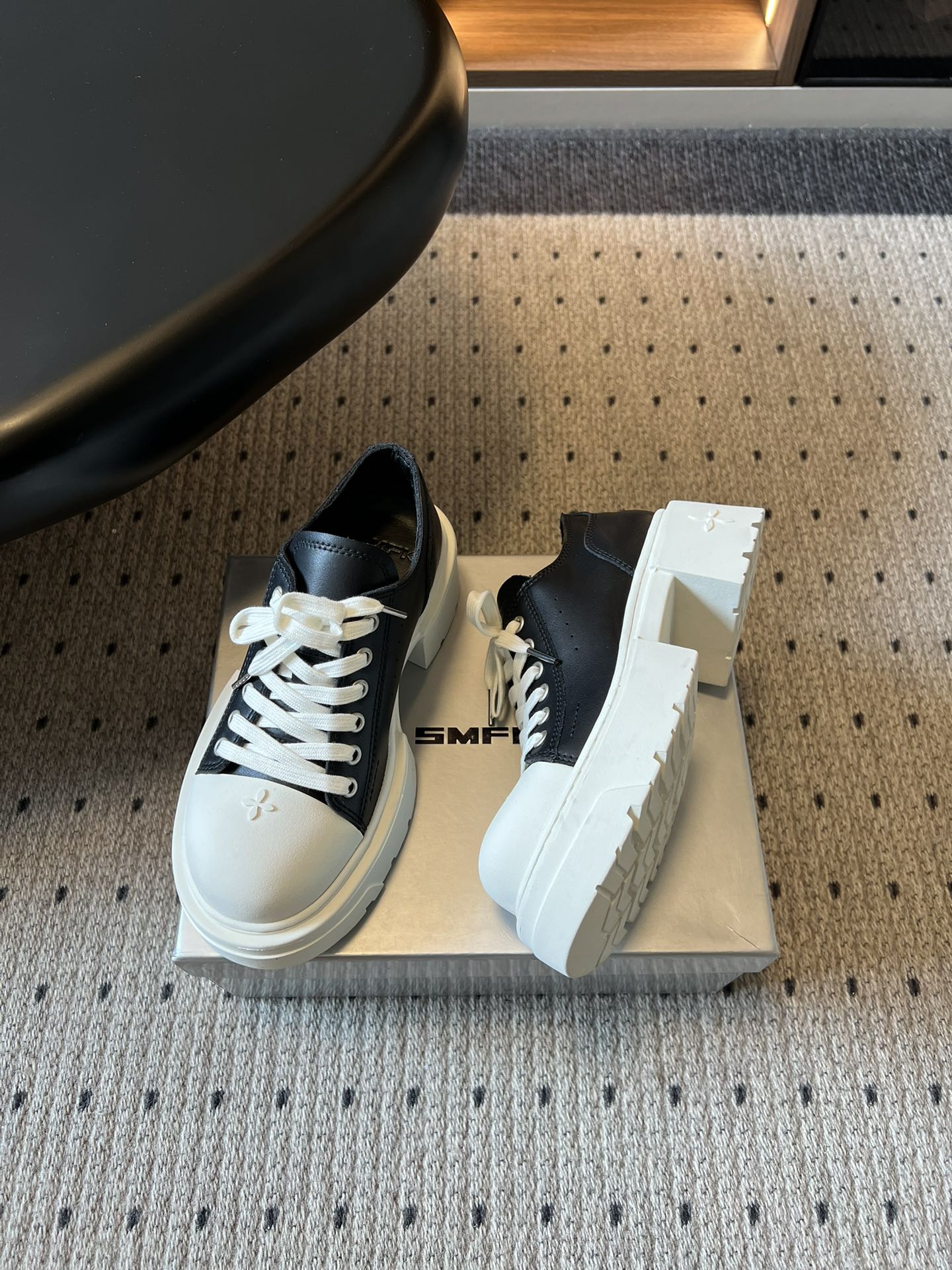 SMF*26ss早春新款松糕厚底鞋小个子的显高神器！简约大气的鞋型+厚底设计，悄悄增高5cm+，秒变大长