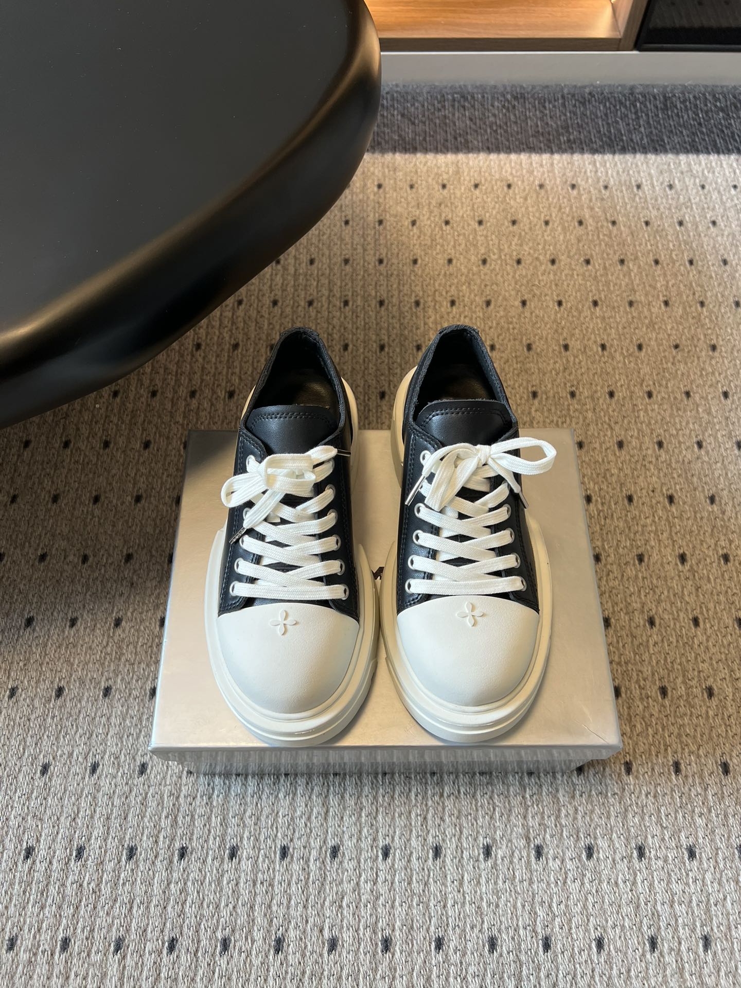 SMF*26ss早春新款松糕厚底鞋小个子的显高神器！简约大气的鞋型+厚底设计，悄悄增高5cm+，秒变大长