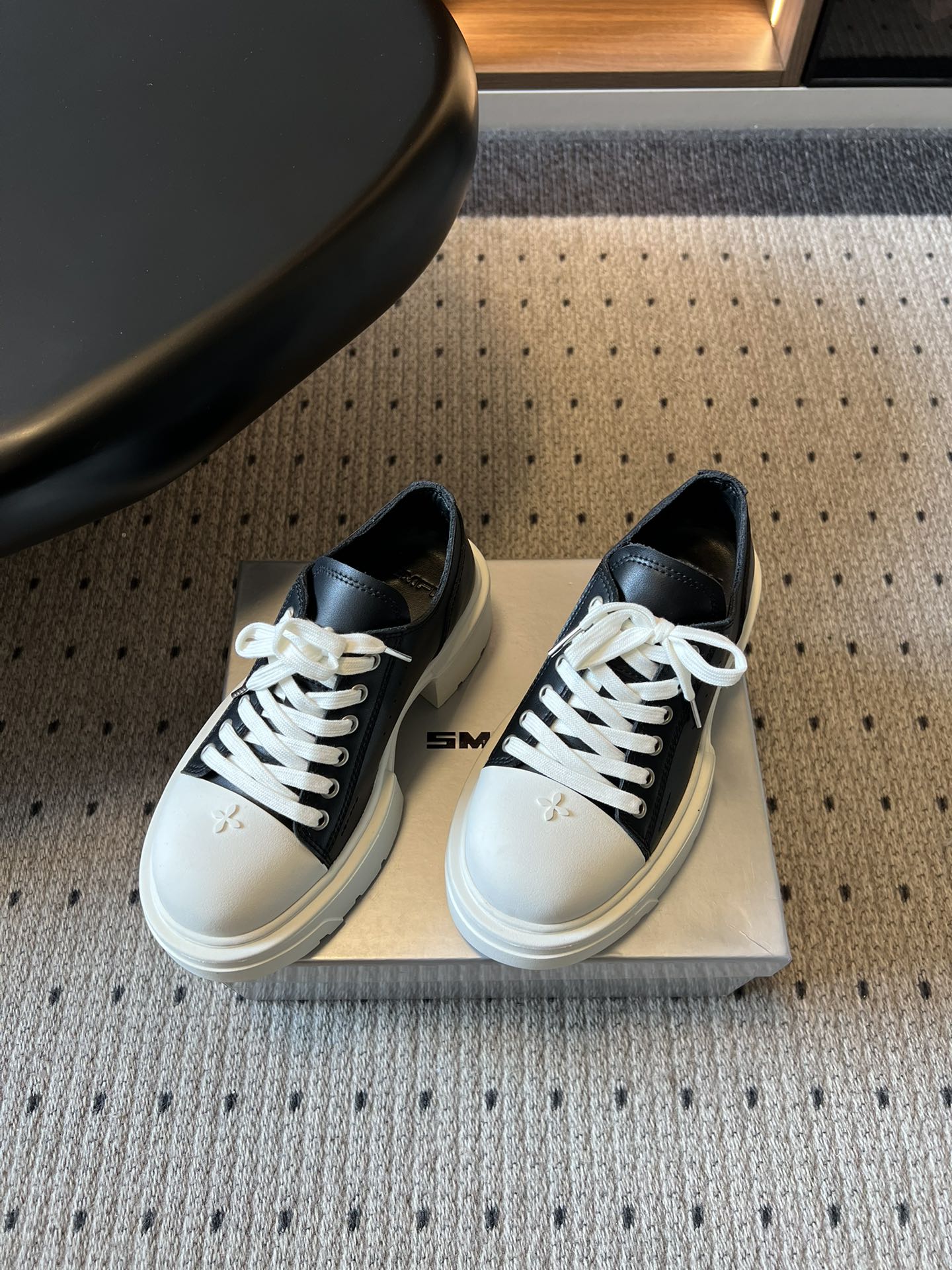 SMF*26ss早春新款松糕厚底鞋小个子的显高神器！简约大气的鞋型+厚底设计，悄悄增高5cm+，秒变大长