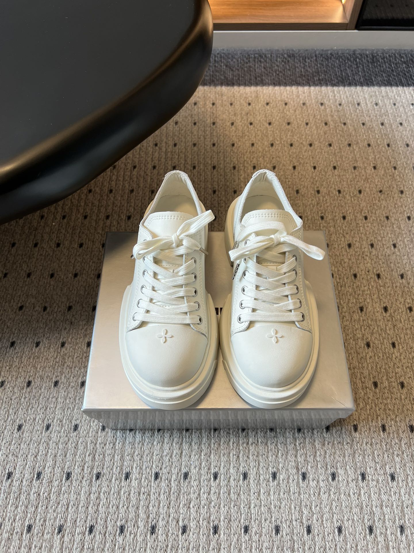 SMF*26ss早春新款松糕厚底鞋小个子的显高神器！简约大气的鞋型+厚底设计，悄悄增高5cm+，秒变大长