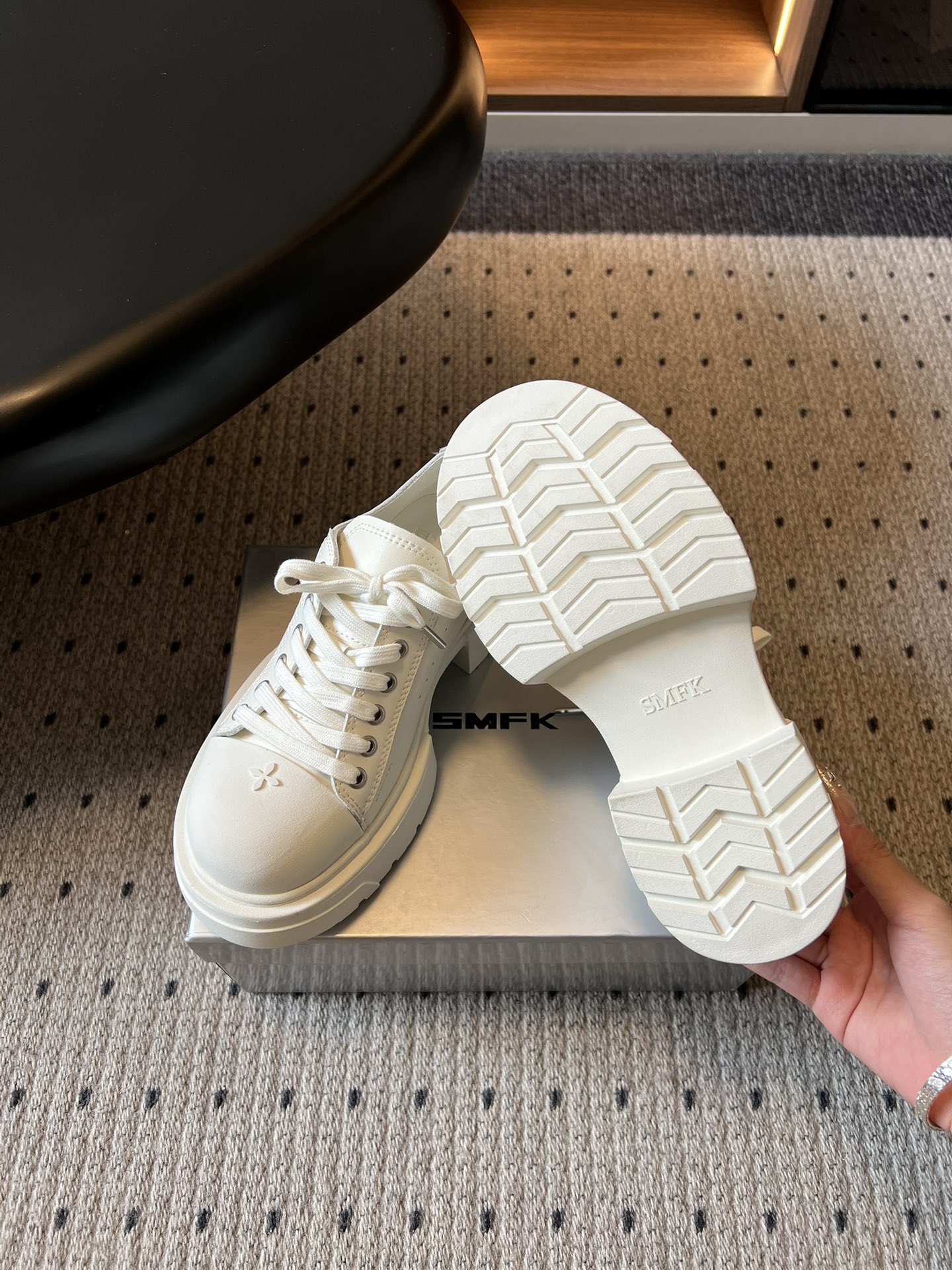 SMF*26ss早春新款松糕厚底鞋小个子的显高神器！简约大气的鞋型+厚底设计，悄悄增高5cm+，秒变大长