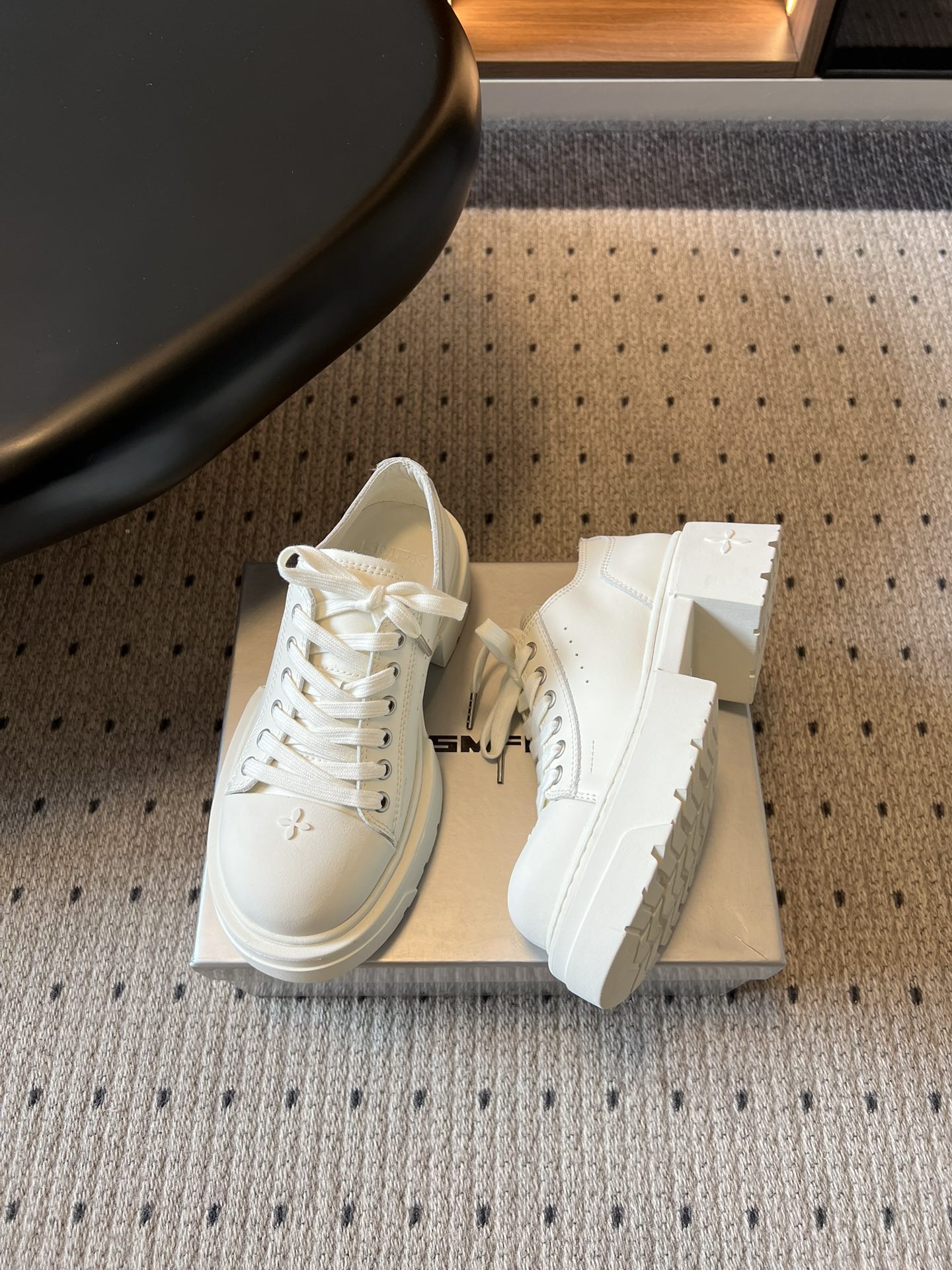 SMF*26ss早春新款松糕厚底鞋小个子的显高神器！简约大气的鞋型+厚底设计，悄悄增高5cm+，秒变大长