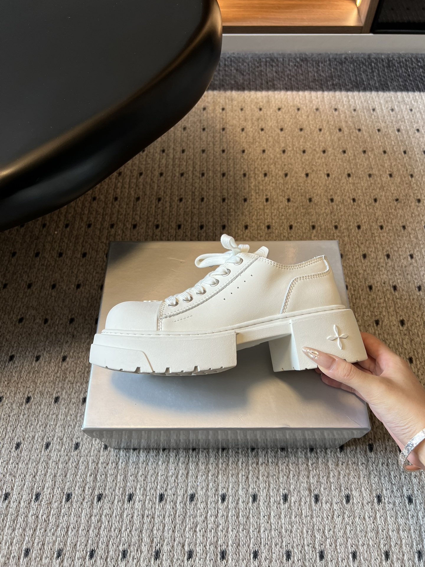 SMF*26ss早春新款松糕厚底鞋小个子的显高神器！简约大气的鞋型+厚底设计，悄悄增高5cm+，秒变大长