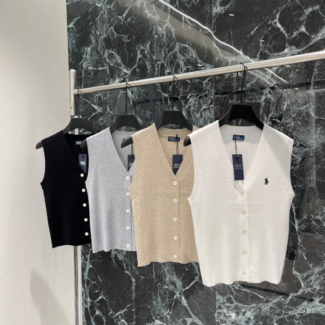 NO:778037,The highest version on the market, the girl inspects the goods, trims the three marks on the threads, and delivers the goods. You can post pictures and take videos. If you want quality and service, add me on WeChat. We will not accept urgent orders. Raff's new spring and summer 26 knitted vest, classic V-neck + single-breasted design, slim fit and super elegant! The pony embroidery on the left chest is very recognizable. It is OK to wear alone or layered with T-shirts in summer. Black is versatile and can be paired with a high-waisted skirt or jeans. Easily switch between college style or casual style for daily outings.  It’s easy to handle dates! Four colors: SML, women’s clothing, skirts, jeans, tees, t-shirt,19860909市面最高版本小妹验货、修剪线头上三标、发货可发图及拍视频,要品质要服务的加我微信,不接急单. 拉夫 26春夏新款 针织马甲 经典V领+单排扣设计 修身剪裁超显气质!左胸小马刺绣超有辨识度 夏天单穿or叠搭T恤都很OK 黑色百搭 配高腰裙or牛仔裤 轻松切换学院风or休闲风 日常出街 约会都能轻松驾驭!四个色SML,女装,skirts,jeans,tees，t-shirt,,Women's clothing