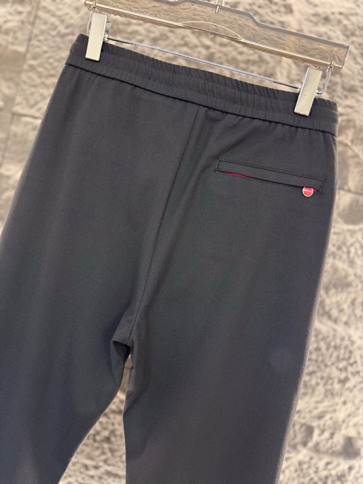 kiton 奇顿 2026ss 早春新品精纺羊毛材质、男士长裤休闲裤，高奢内敛低调，轻松驾驭不挑人 裁剪