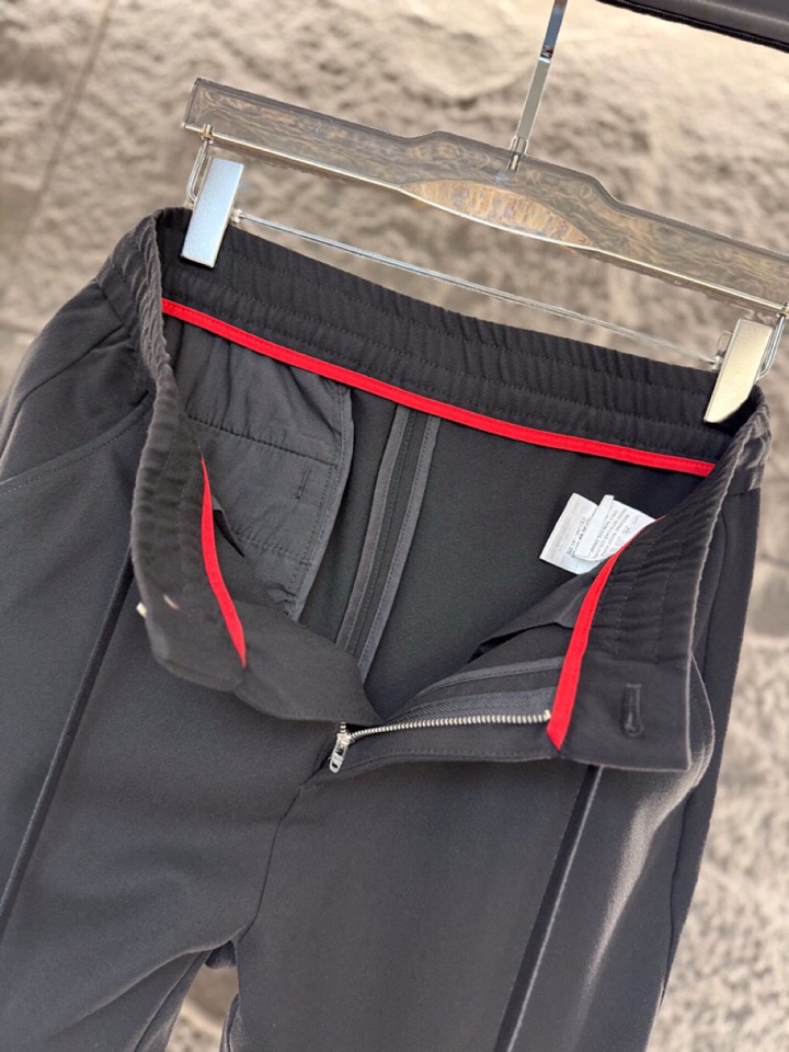 kiton 奇顿 2026ss 早春新品精纺羊毛材质、男士长裤休闲裤，高奢内敛低调，轻松驾驭不挑人 裁剪
