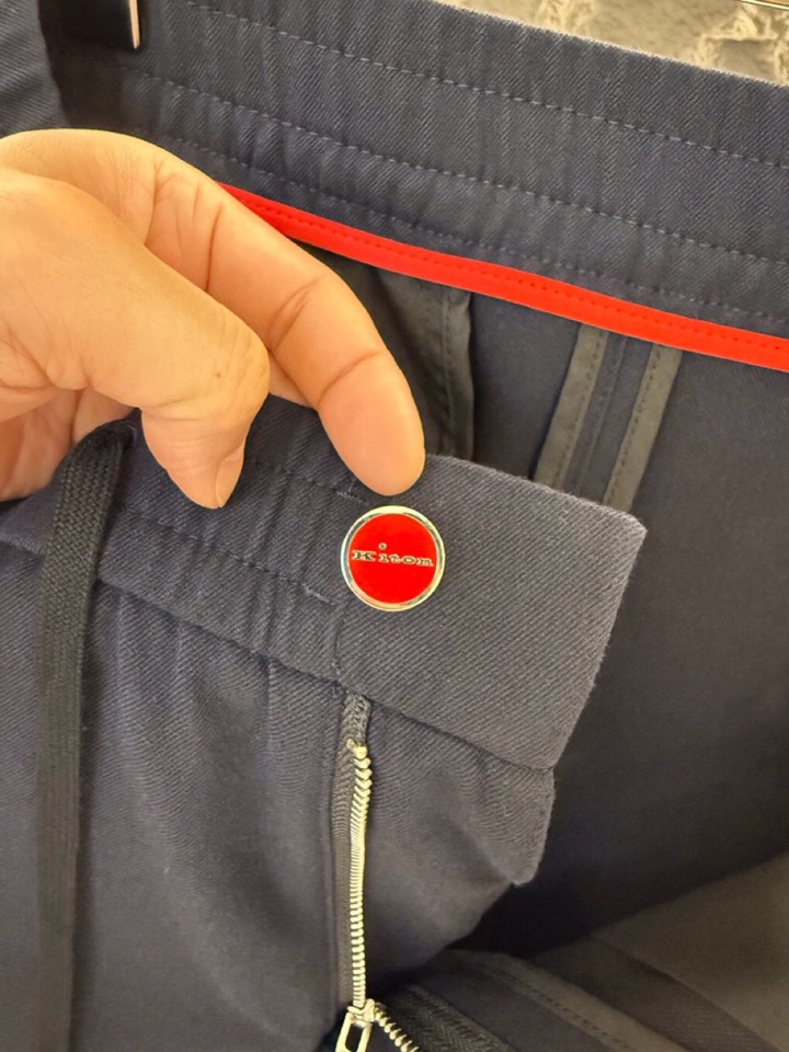 kiton 奇顿 2026ss 早春新品精纺羊毛材质、男士长裤休闲裤，高奢内敛低调，轻松驾驭不挑人 裁剪