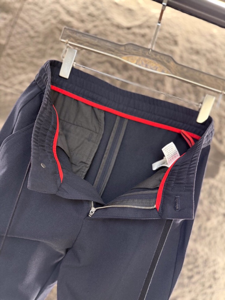 kiton 奇顿 2026ss 早春新品精纺羊毛材质、男士长裤休闲裤，高奢内敛低调，轻松驾驭不挑人 裁剪